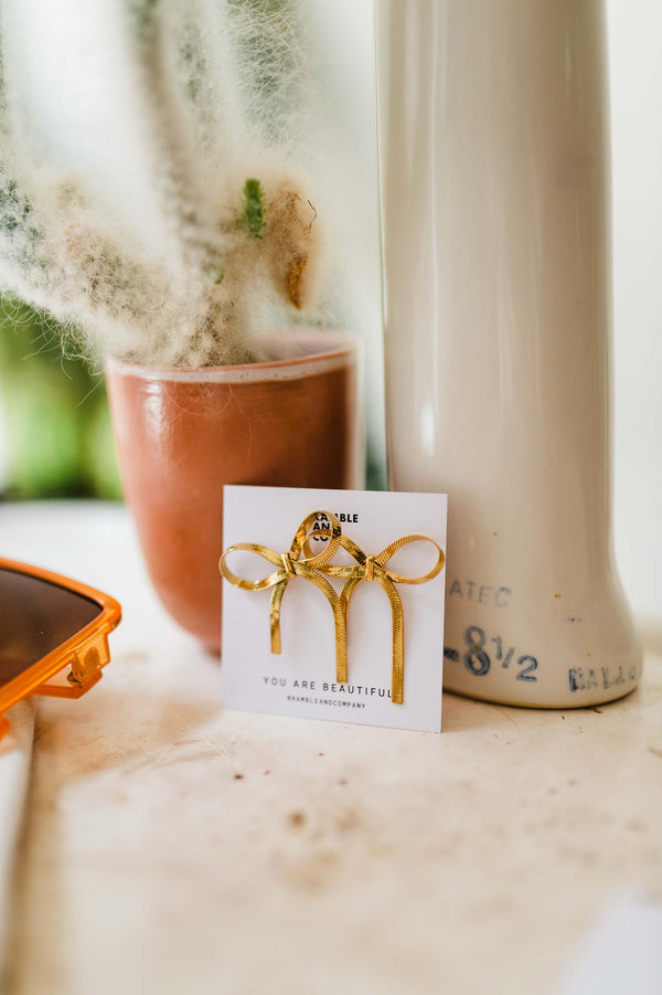 flat bow chain studs | 18k gold earrings