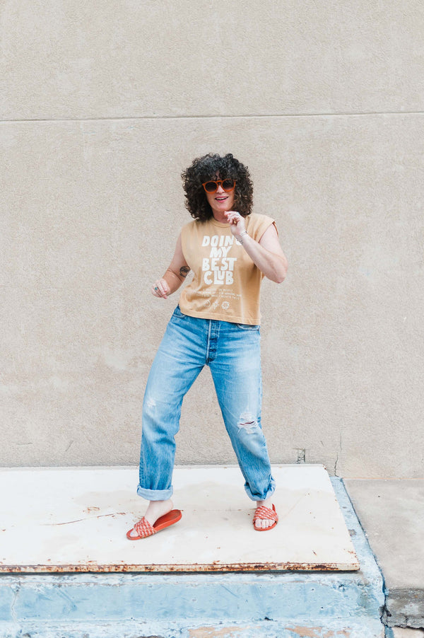 doing my best club | faded mustard boxy muscle tee