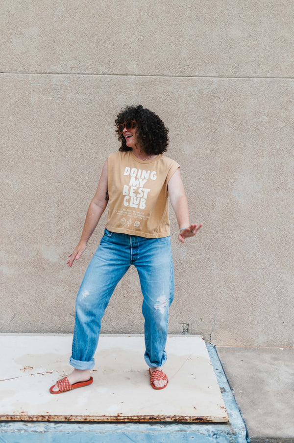 doing my best club | faded mustard boxy muscle tee