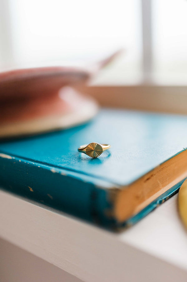 mateo modern signet ring | 18K gold