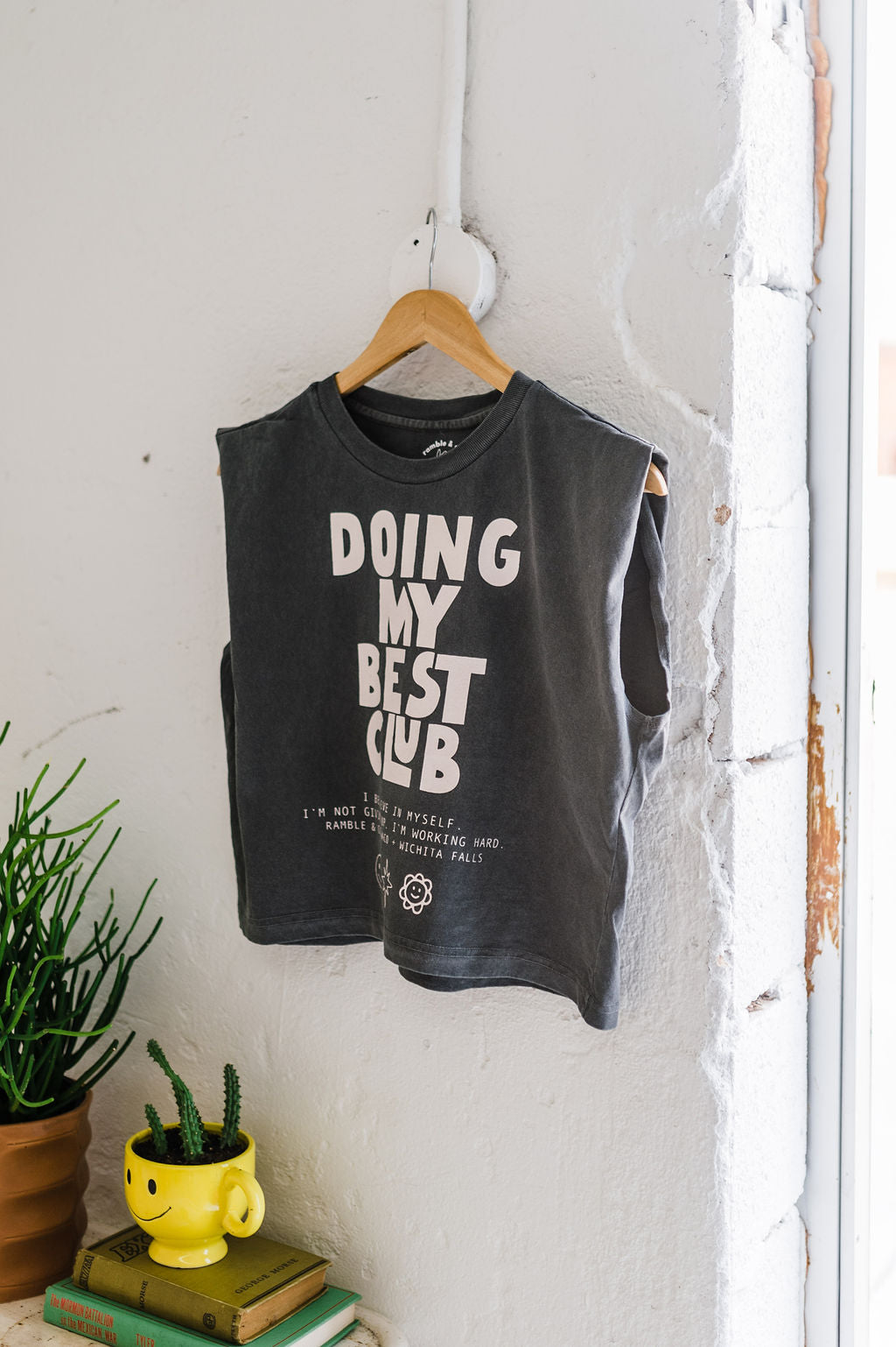 doing my best club | faded black boxy muscle tee