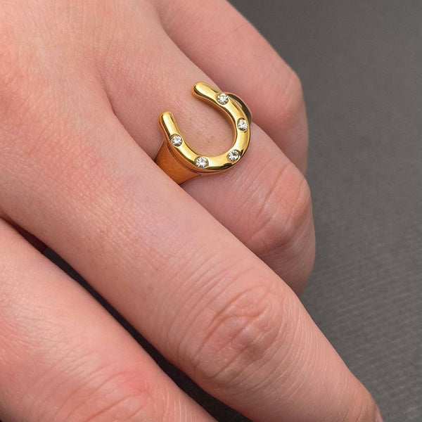 horseshoe ring | size 7