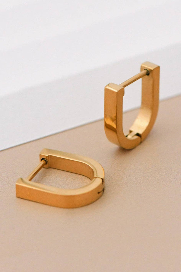minimal u shape huggie | earring