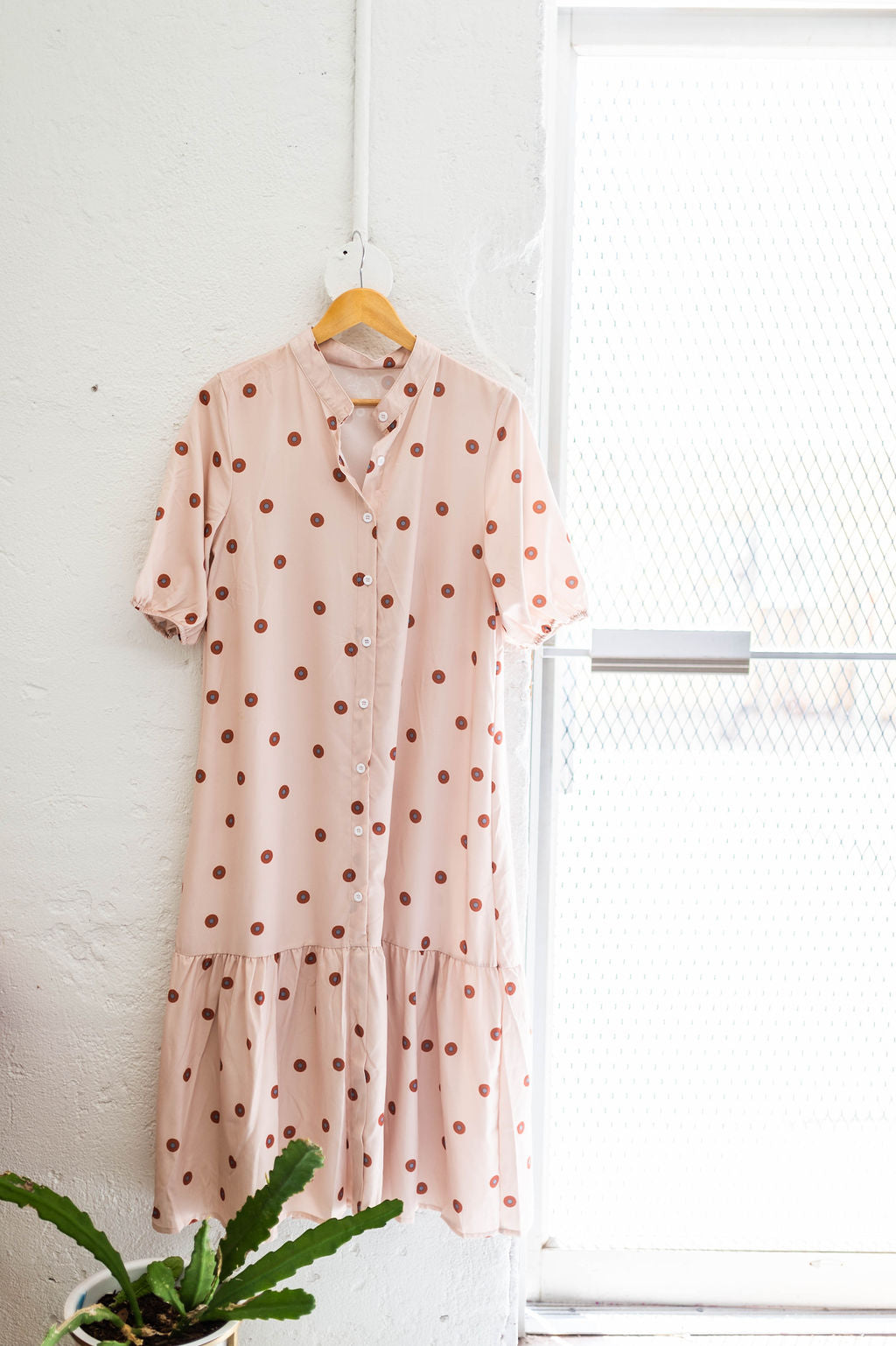 cream + rust polka dot puff sleeve | midi dress