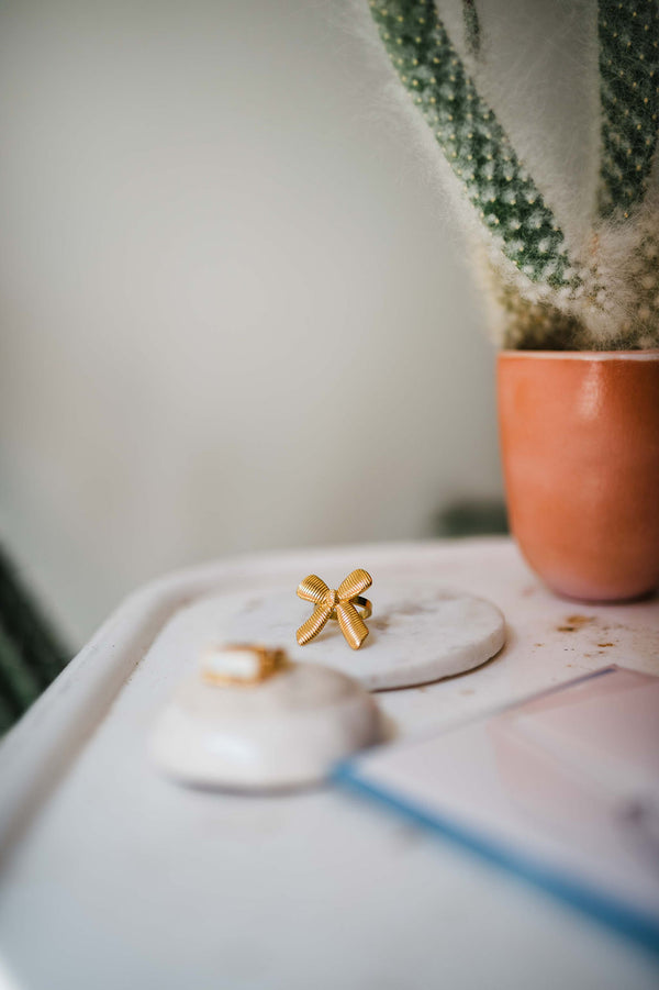 bow ring | 18k gold ring