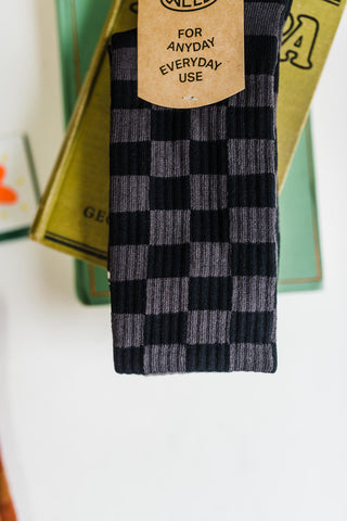 tonal checkerboard crew socks | black