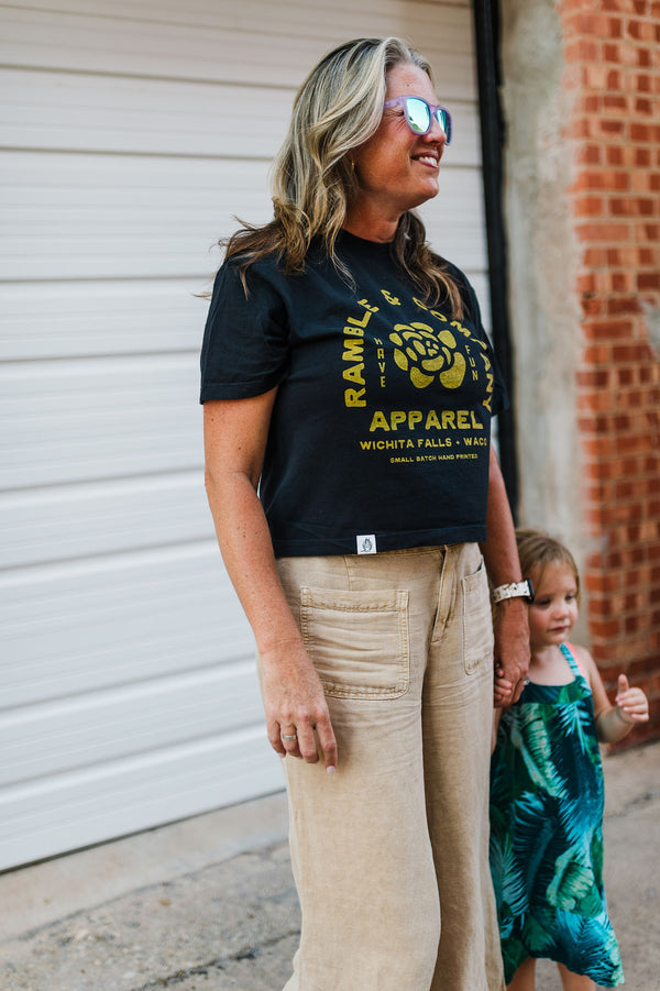 ramble rose | black boxy cropped tee