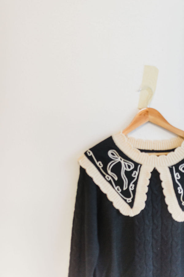 bow embroidered cable knit sweater | black