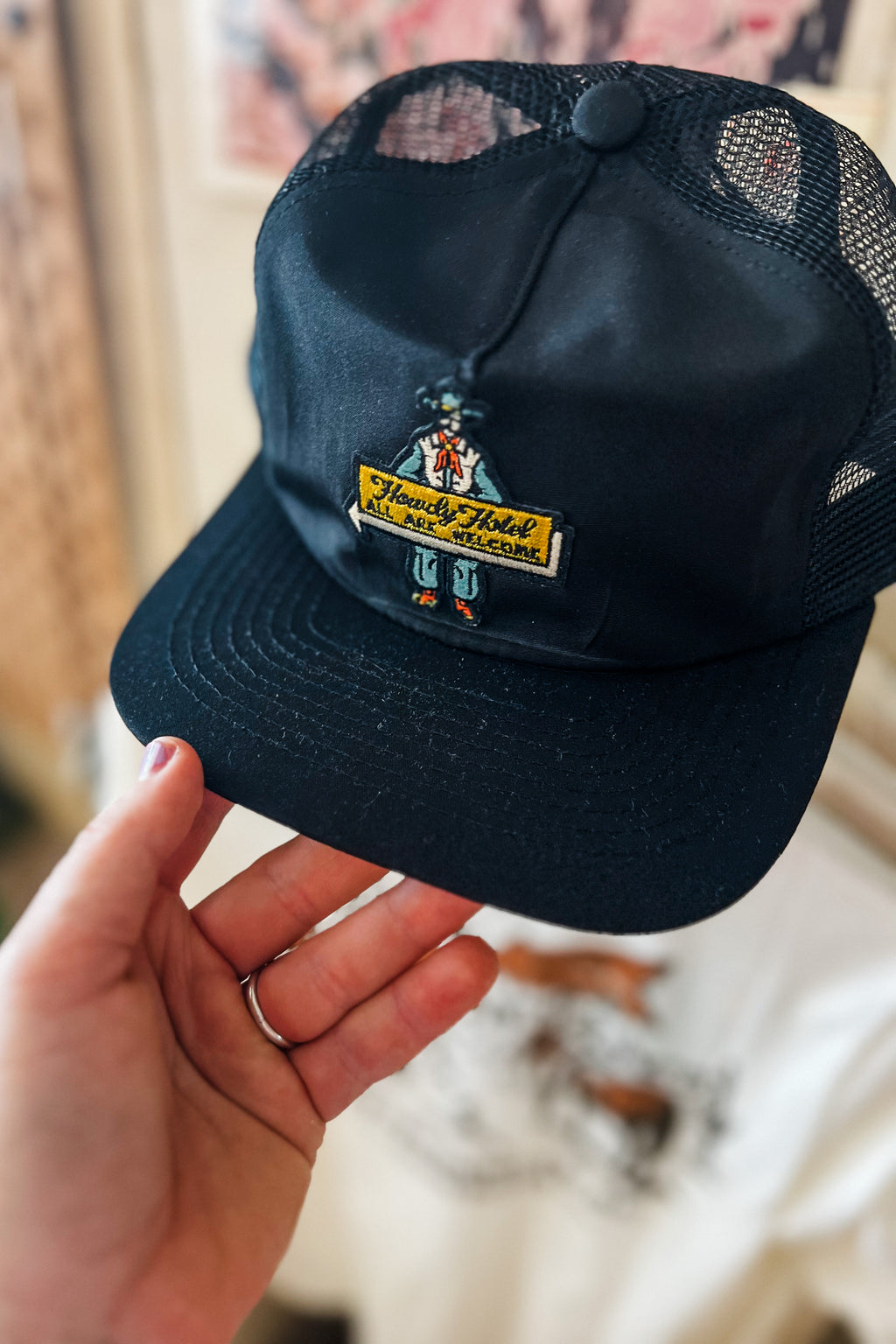 howdy hotel | black nylon field trip trucker hat