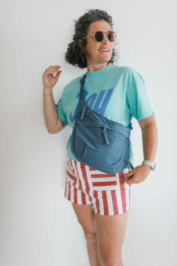 crossbody dumpling bag | blue
