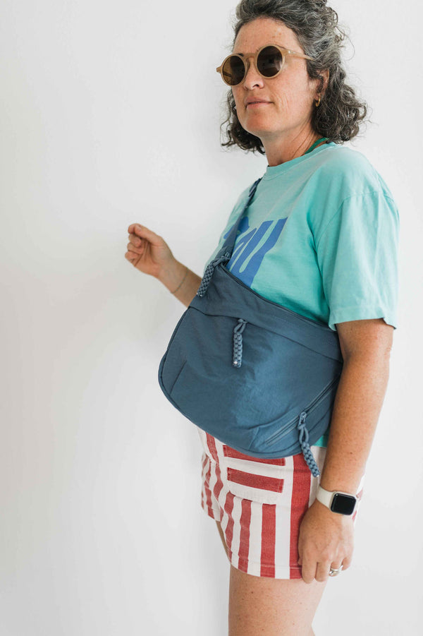 crossbody dumpling bag | blue