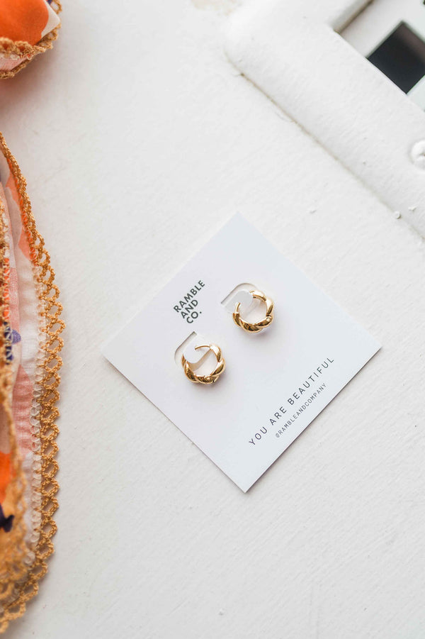 twist hopp | 18k gold huggie