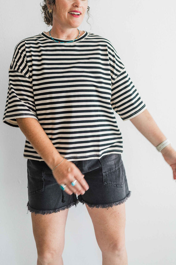 oversized boyfriend tee| black stripe