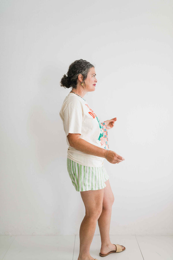 easy does it armadillo parchment | comfort wash unisex tee