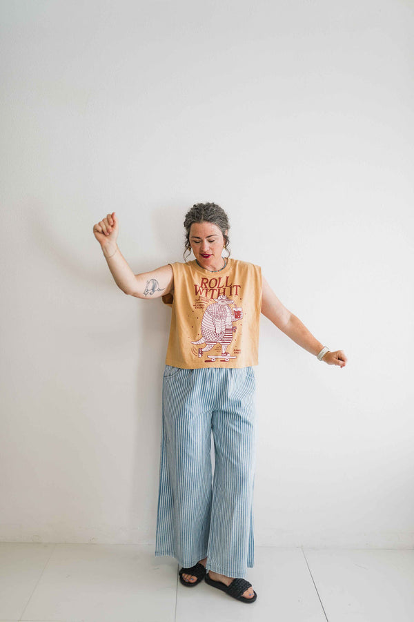 roll with it armadillo | faded mustard boxy muscle tee