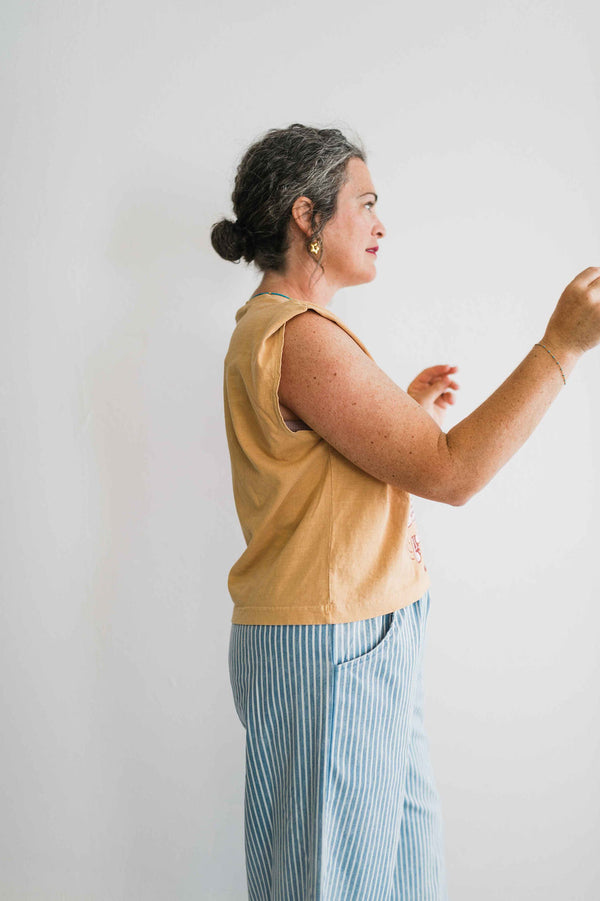 roll with it armadillo | faded mustard boxy muscle tee