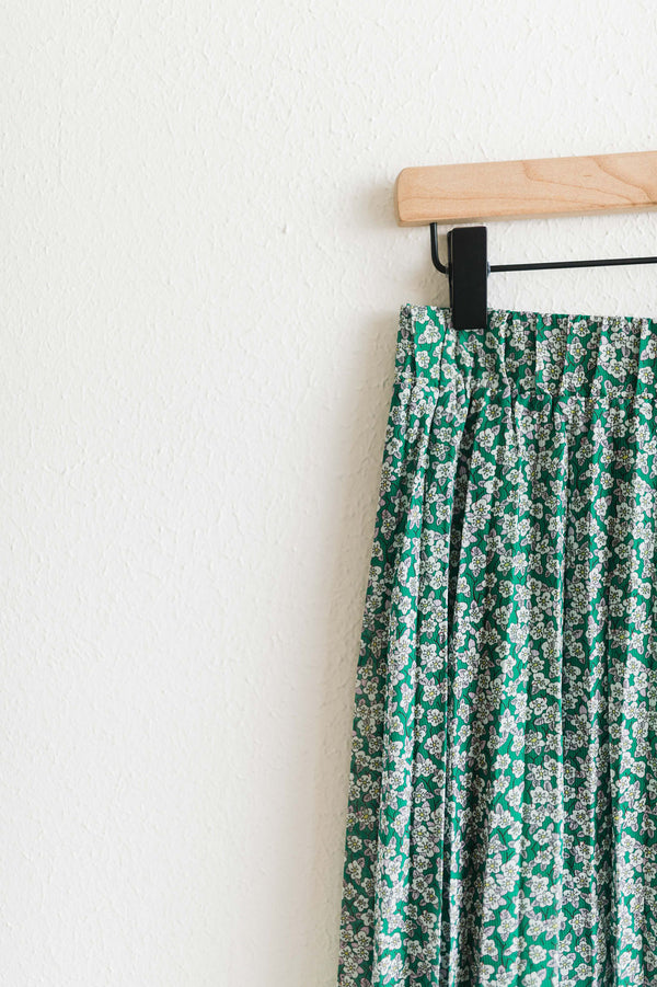 pleated ditsy floral midi skirt | green + white