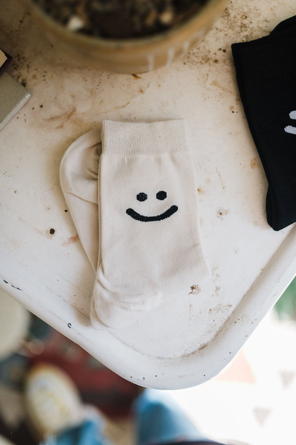 smiley crew socks | ivory