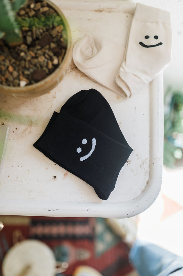 smiley crew socks | black