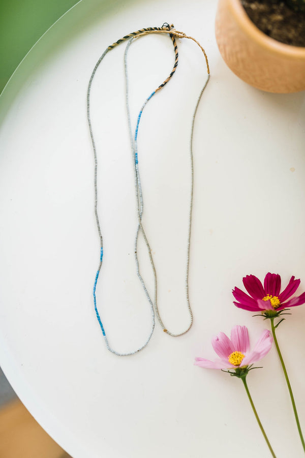 vintage thin beaded necklace | blue