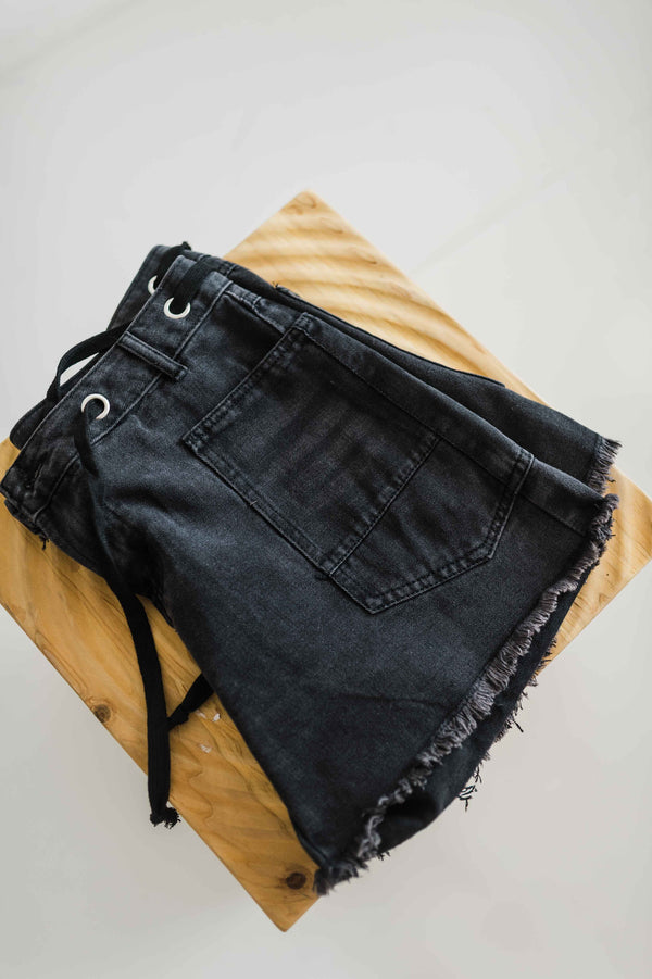 lace-up shorts | black denim
