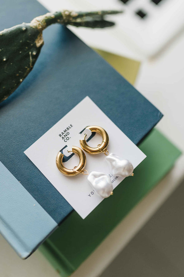 pearl drop | earring