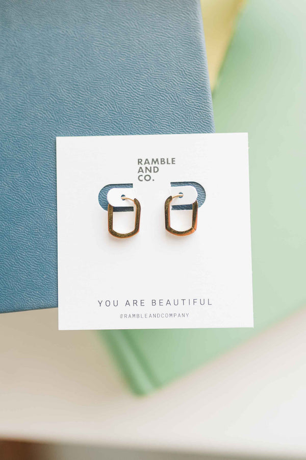 minimal u shape huggie | earring