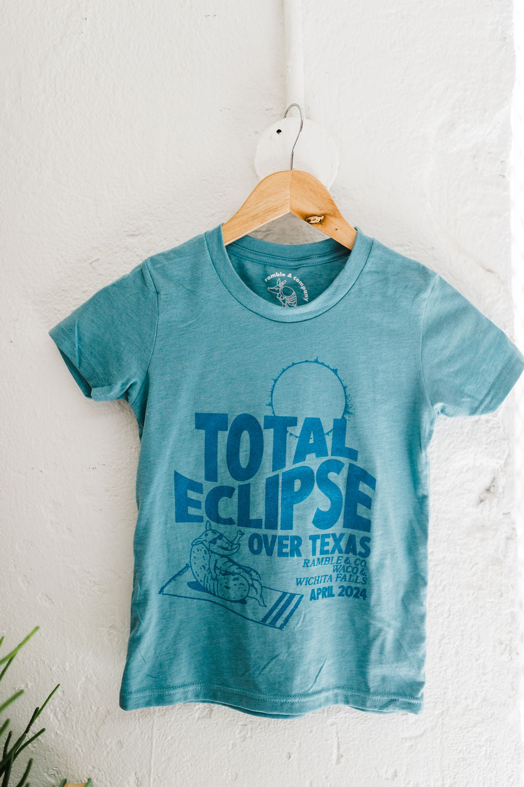 total eclipse over texas | lagoon blue youth tee
