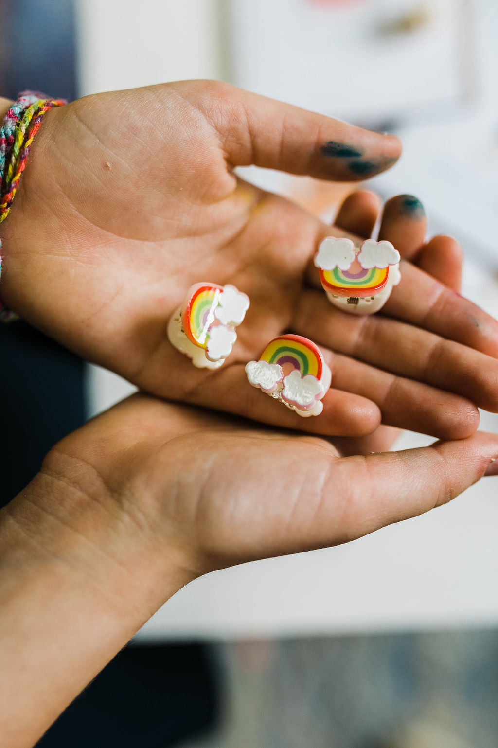 small claw clip | rainbow