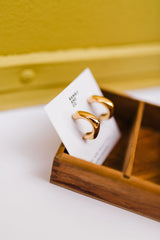 classic c hoop earring | 18k gold