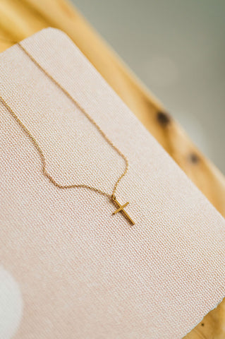 small cross necklace | 18k gold necklace