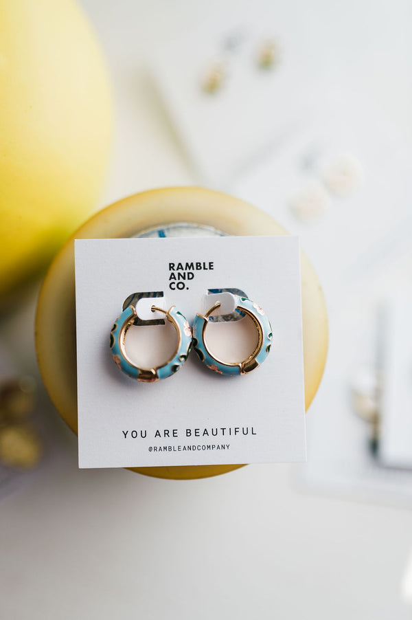 vintage blue floral huggie | earring