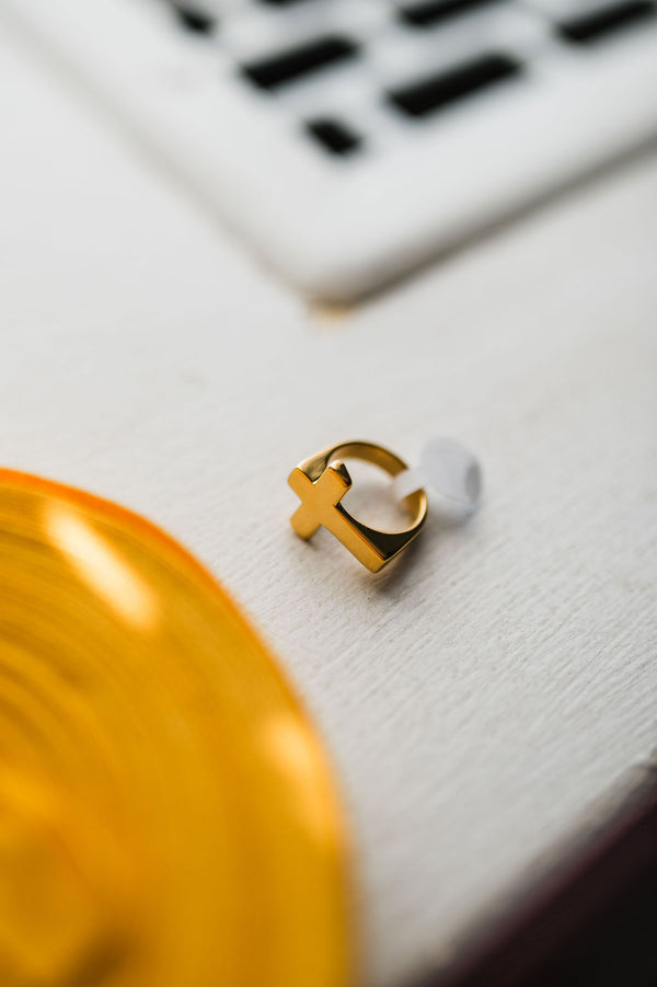 truth cross 18k gold | ring