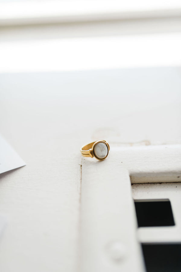 shell stone yellow gold | ring
