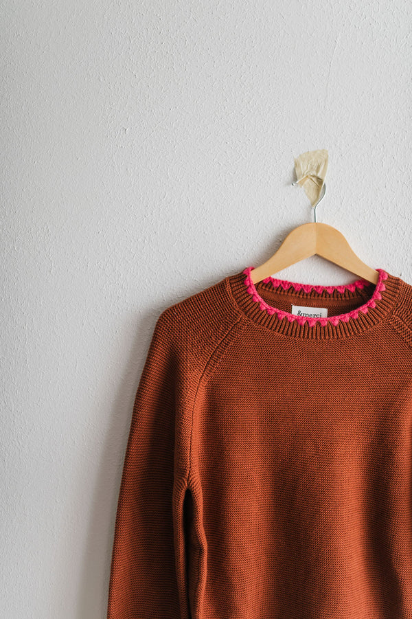 scallop puff sleeve sweater | brown fuschia
