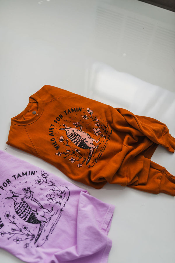 wild ain't for tamin | autumn raglan crewneck sweatshirt