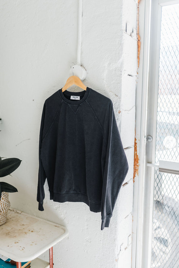 long sleeve lightweight sweatshirt | solid aged black