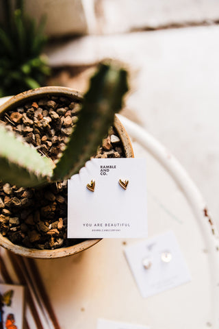 dainty uneven hearts | 18k gold filled studs