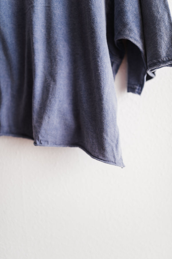drop shoulder wide fit crop | washed indigo