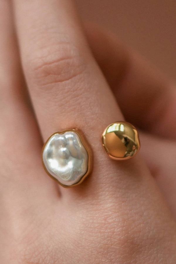 pearl + gold | ring