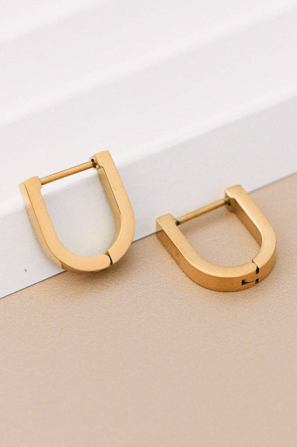 minimal u shape huggie | earring