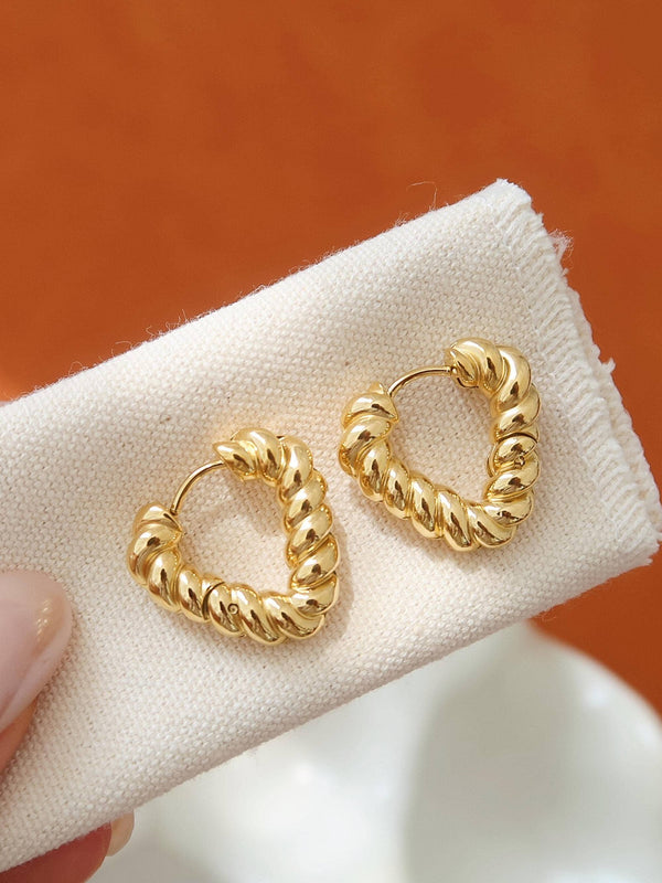 twisted heart hoop earring | 18k gold
