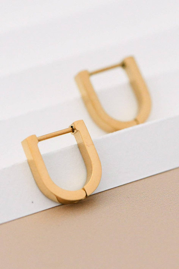 minimal u shape huggie | earring