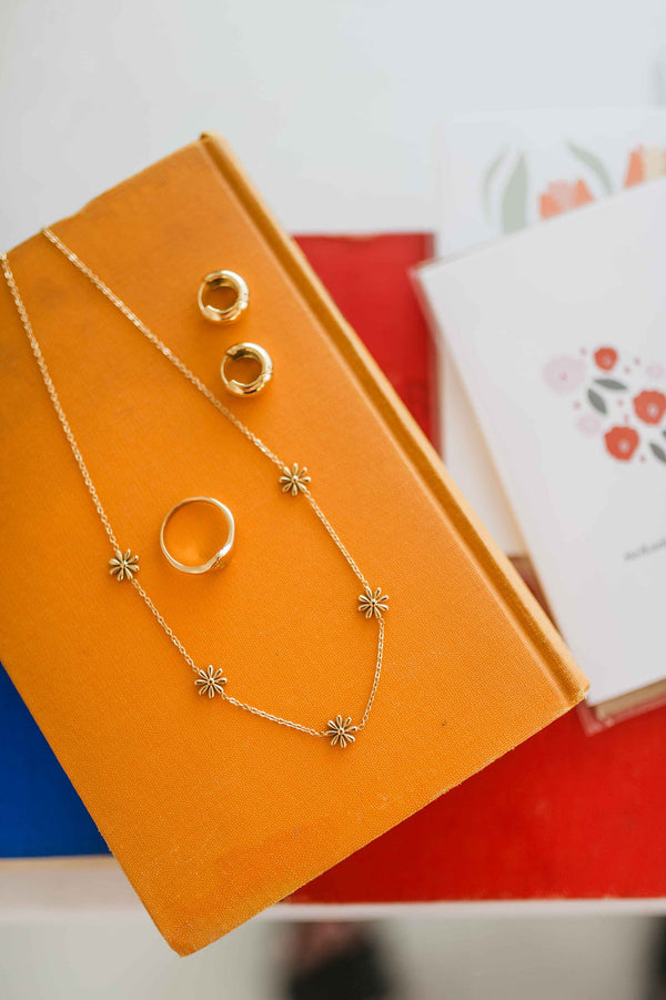 dainty daisy necklace | 18k gold necklace