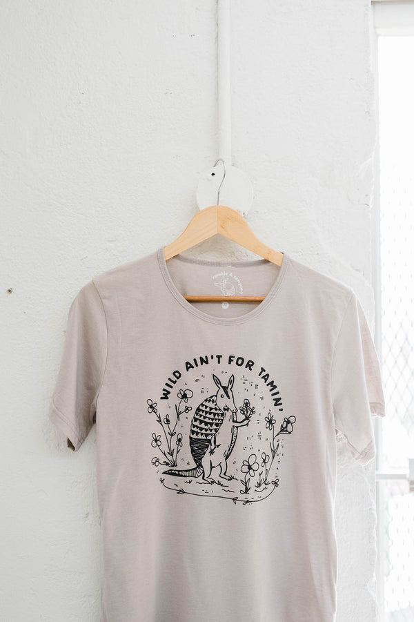 wild ain&#39;t for tamin&#39; | silver curved hem tee