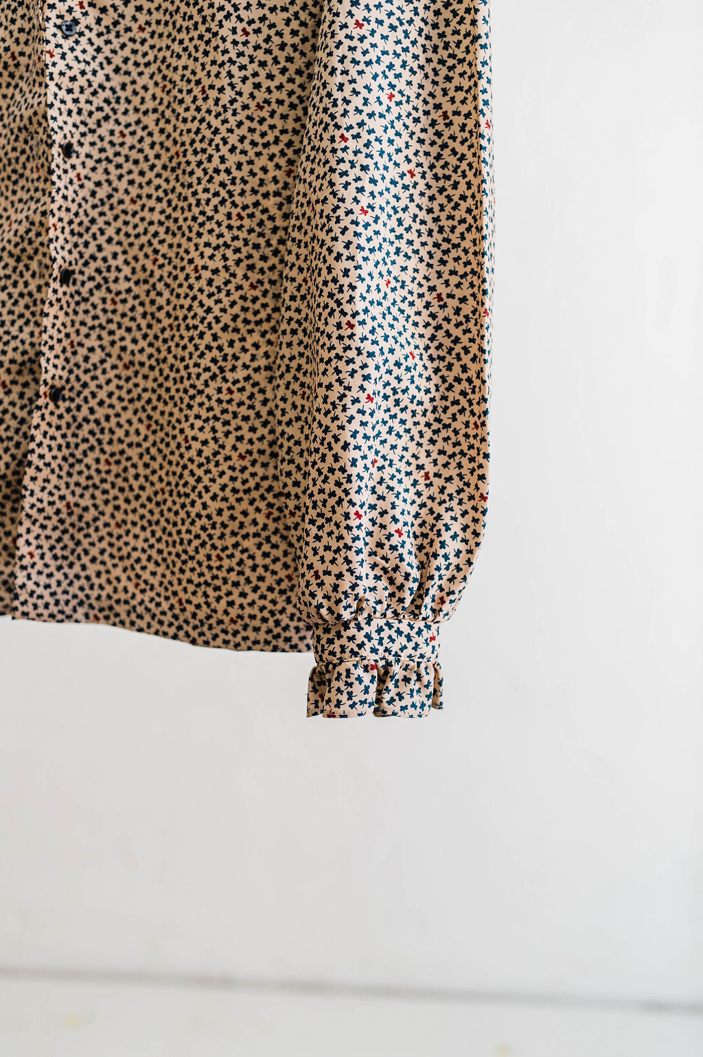 tan + navy floral blouse | ramble vintage