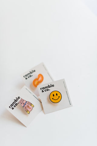 smiley | acrylic pin